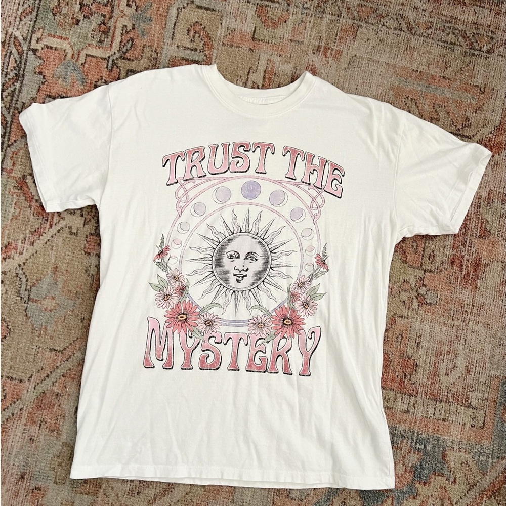 Hollister White Graphic Tee - Trust the Mystery